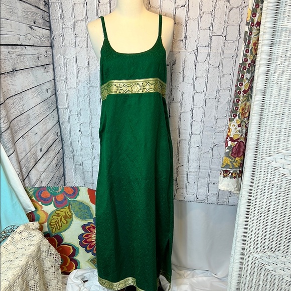 Dresses & Skirts - Elegant Green Dress with Gold Accents